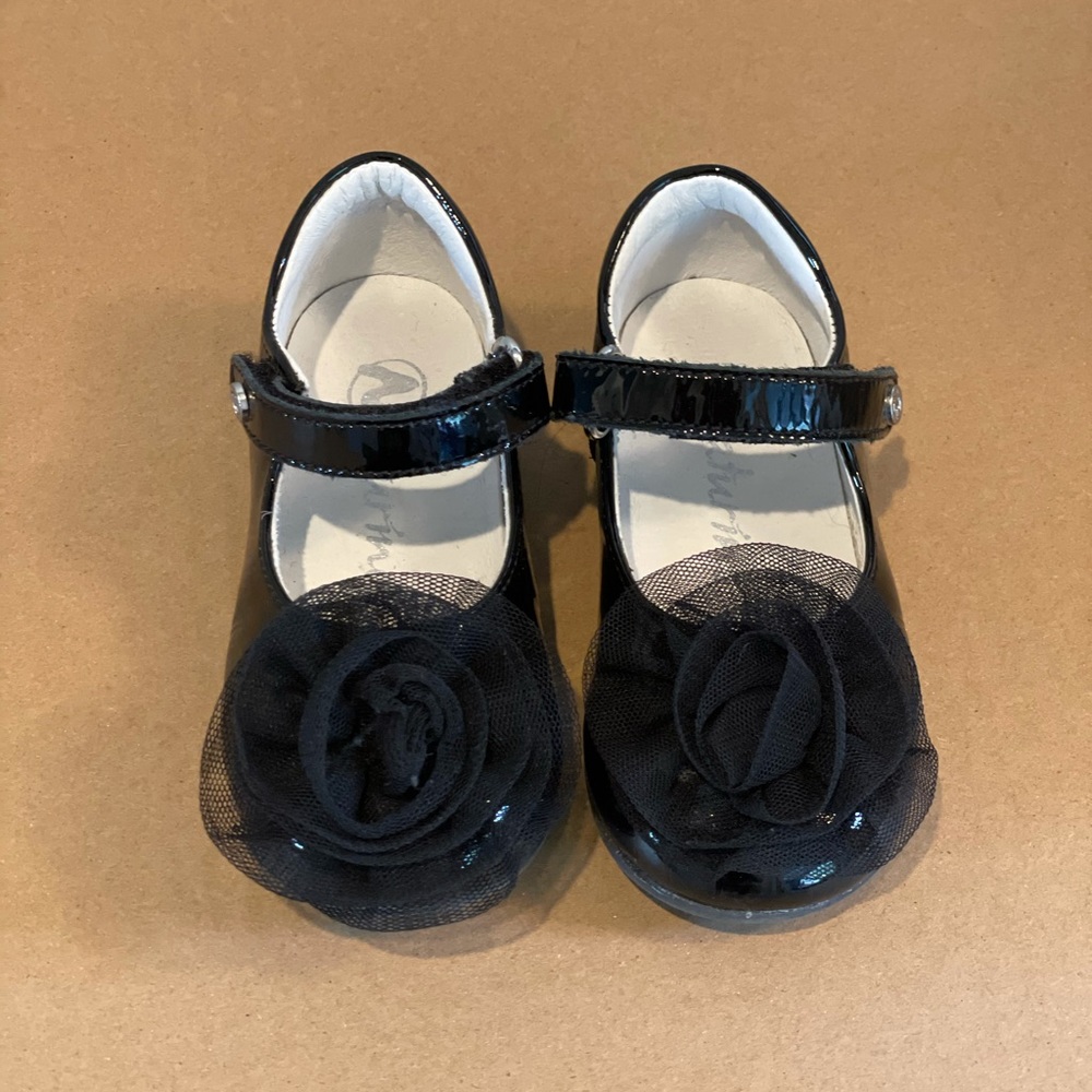 Naturino patent leather toddler shoes size 6